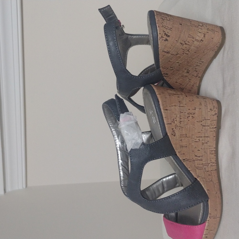 Shoes - Picture 7 of 7